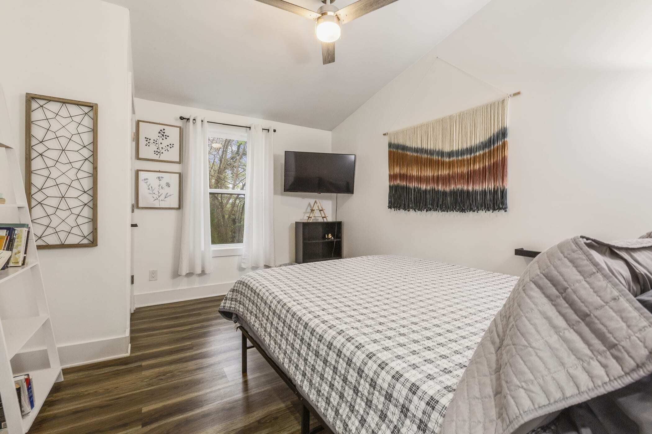 3 makuuhuonetta, työpöytä, silitysrauta/-lauta, Wi-Fi