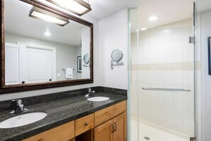 Combined shower/tub