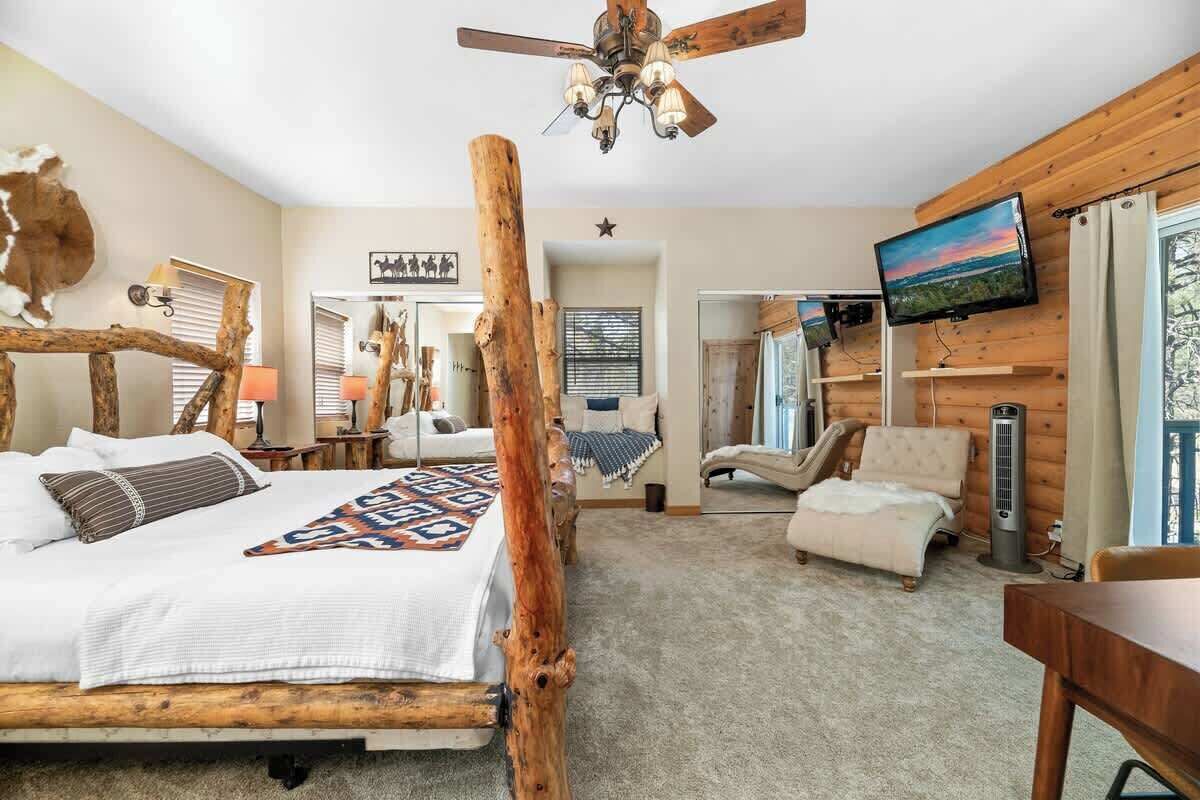 5 bedrooms, desk, iron/ironing board, travel crib