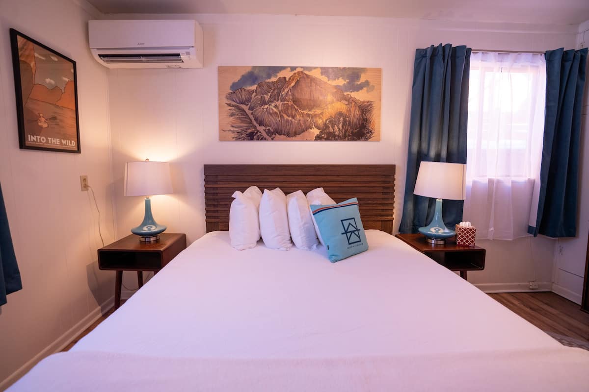 Deluxe Apartment | 2 bedrooms, iron/ironing board, free WiFi, bed sheets