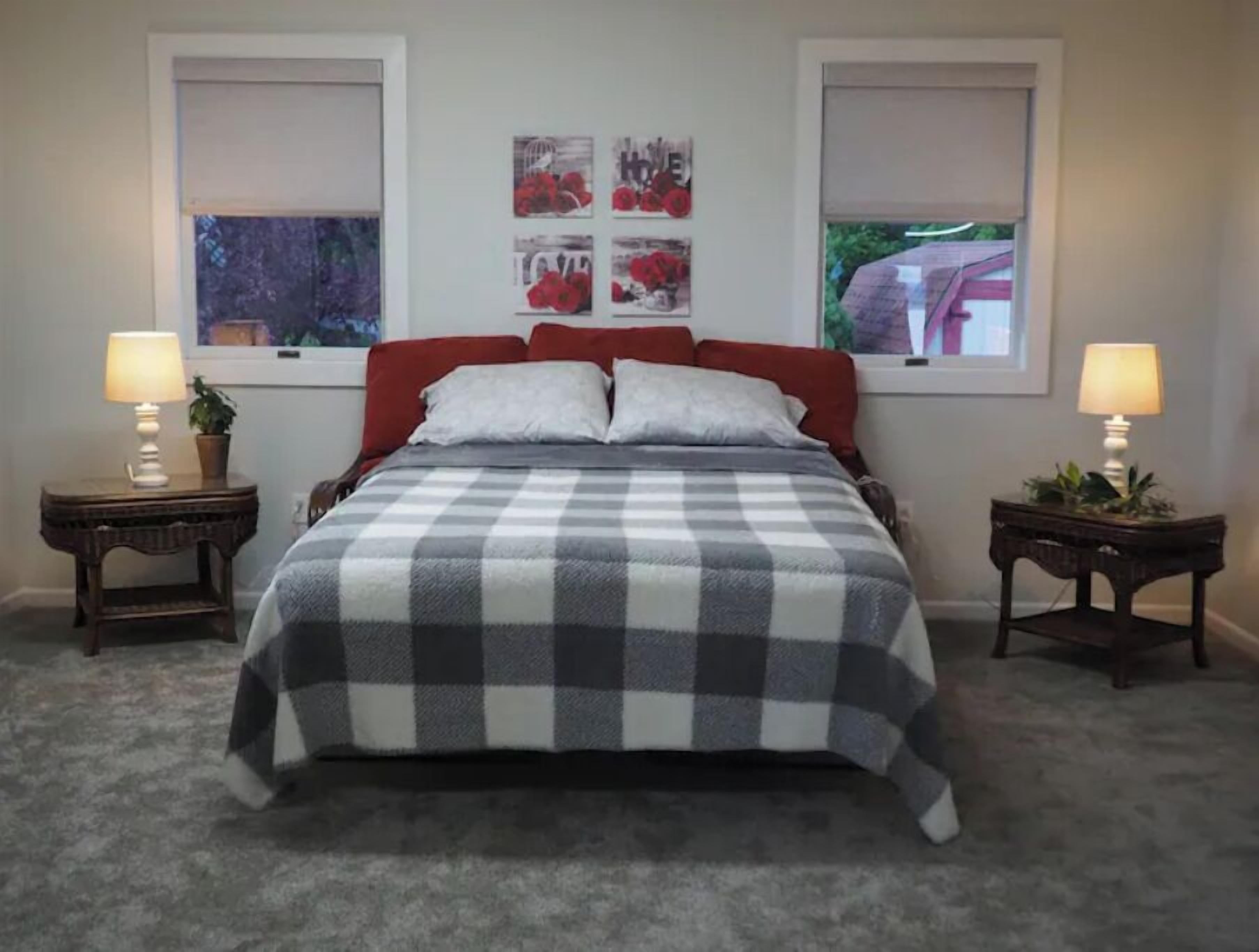 2 soverom, skrivebord, strykejern/-brett og wi-fi (inkludert)