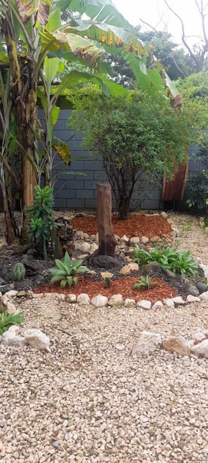 Garden - Nakanku Lodge (Cuajiniquil)