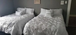 4 soverom, strykejern/-brett og sengetøy