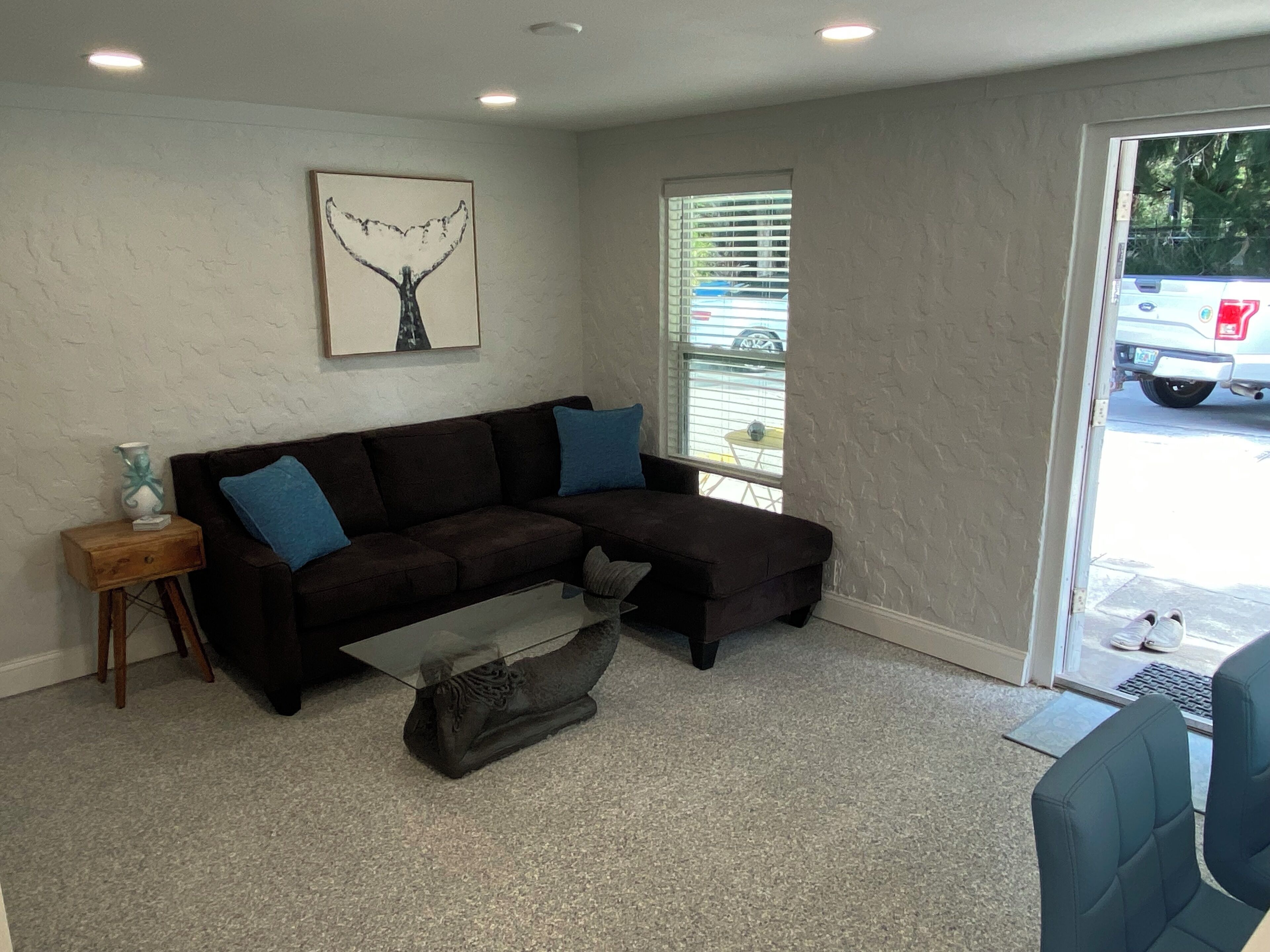 패밀리 타운홈 | 거실 공간 | 스마트 TV, 넷플릭스, 훌루, 스트리밍 서비스