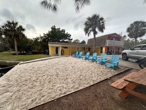 Exterior - Neptune's Grotto Waterfront Retreat (Spring Hill)