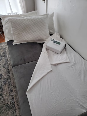 2 habitaciones, escritorio, tabla de planchar con plancha y wifi gratis
