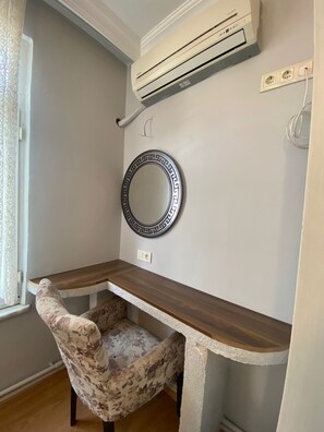 Minibar, desk, free WiFi - Marmarahouse & Apartment (Istanbul)