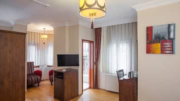 Economy Triple Room, 1 Bedroom, Non Smoking | Minibar, desk, free WiFi