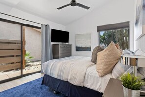 3 Schlafzimmer, Schreibtisch, Bügeleisen/Bügelbrett, Reisekinderbett