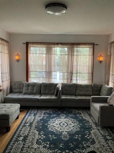 Great 3 bedroom rental unit near Logan Square
