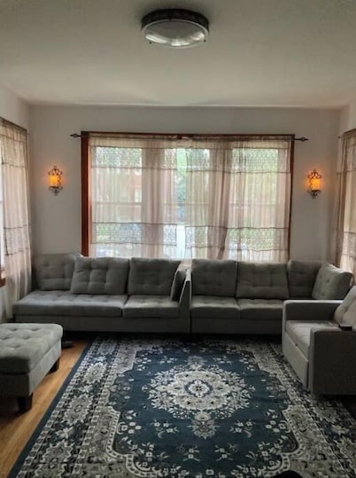 Great 3 bedroom rental unit near Logan Square