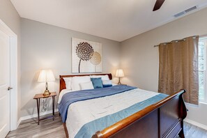 3 soverom, strykejern/-brett, wi-fi og sengetøy