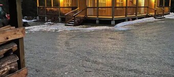 Lovely 2 bed townhome lots of parking