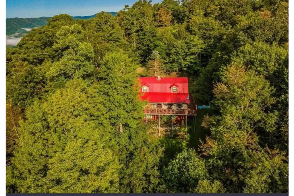 SkyBarn on Rocky Knob - Views, Relaxation, Adventure, Game Room & Hot Tub