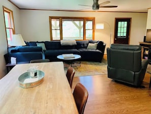 Smart TV, fireplace, video games, DVD player - SkyBarn on Rocky Knob - Views, Relaxation, Adventure, Game Room & Hot Tub (Zionville)