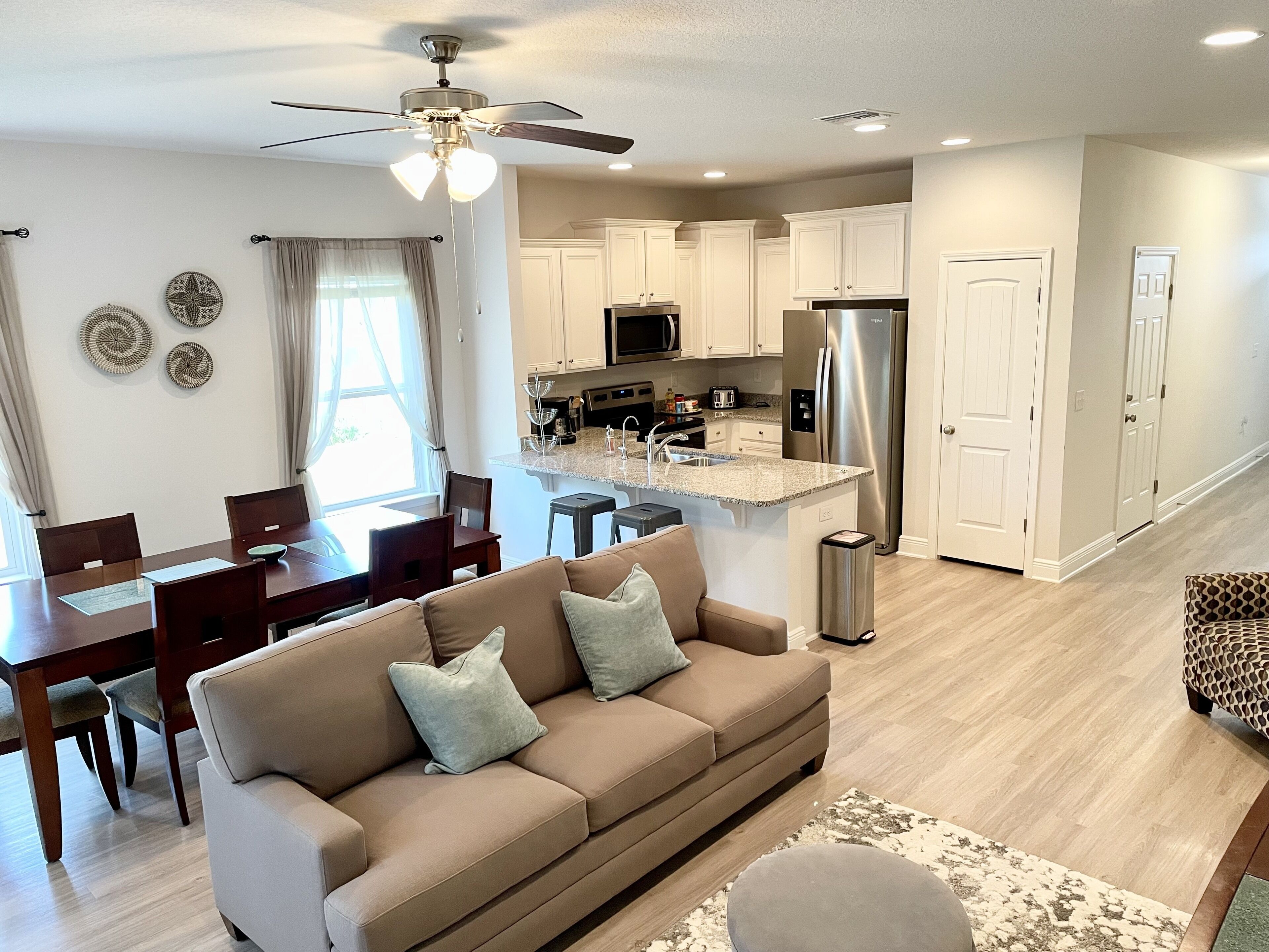 Spacious 3 bed 2 in half bath townhome with pool, 5 minute drive to the beach!!!