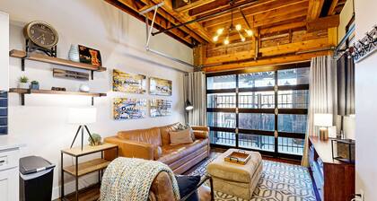 One-of-a-kind condo near downtown - pool, fitness room, central AC, washer/dryer