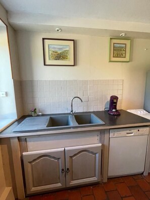 Microwave, oven, dishwasher, high chair - Changey D'air - Saisy (SAISY)