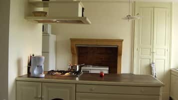 Micro-ondes, four, lave-vaisselle, chaise haute