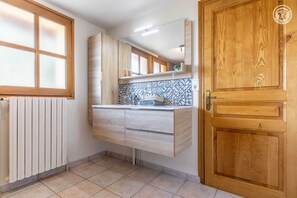 Douche, serviettes fournies