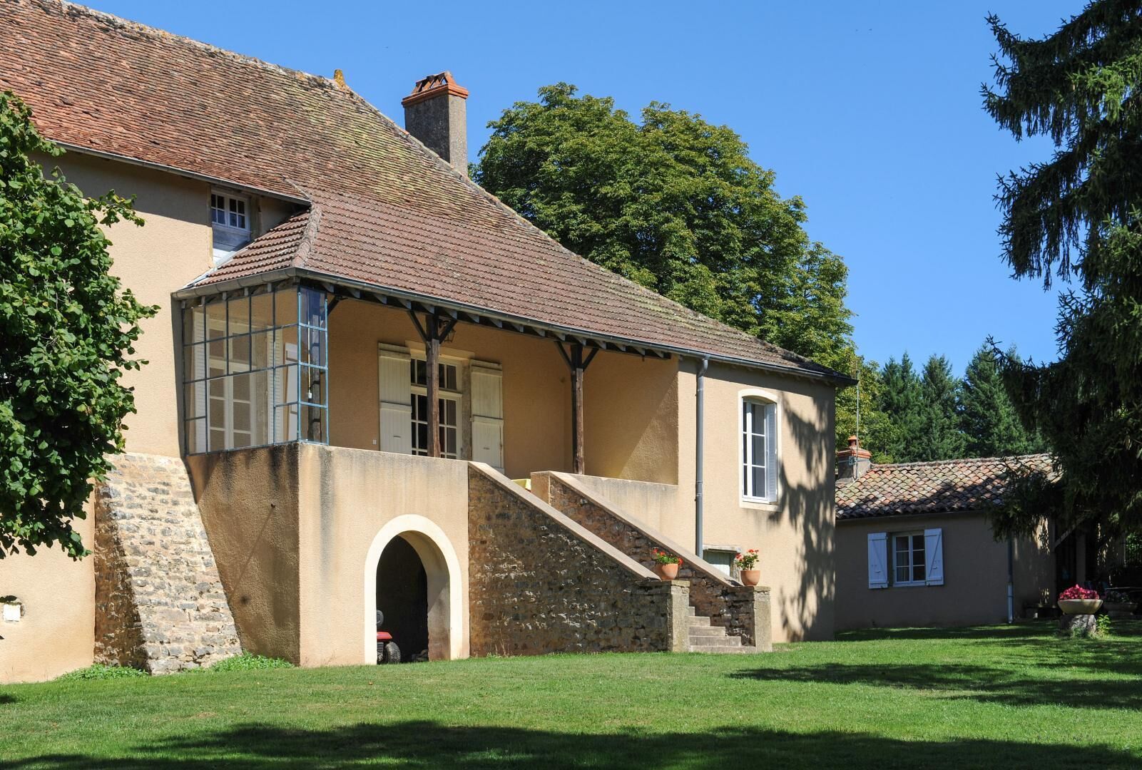 المنشأة من الخارج