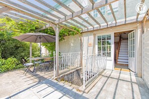 Outdoor dining - Maison du Mont Rome - Saint Sernin DU Plain (SAINT SERNIN DU PLAIN)