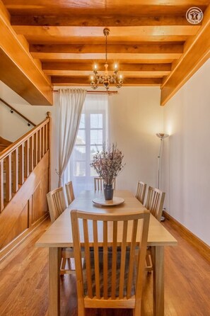 Dining - Le Clos de Lepeiche (SAINT SERNIN DU PLAIN)