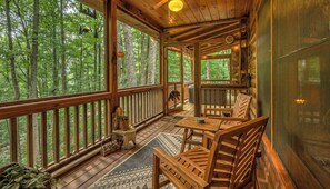 Terrace/patio - Broken Arrow - Hot Tub | Outdoor Fireplace | Screened In Porch (Blue Ridge)