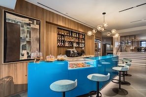 2 bars/lounges, rooftop bar, lobby lounge - Barcelo Funchal Oldtown (Funchal)
