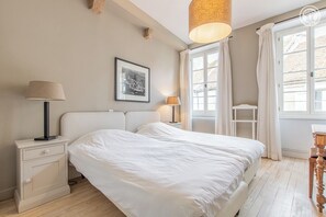 4 عدّة غرف نوم وخدمة الإنترنت