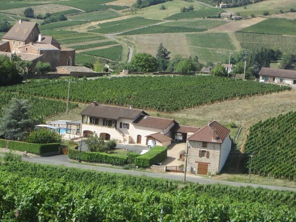 المنشأة من الخارج