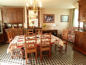 Dining - La Roseraie - Pontoux (PONTOUX)