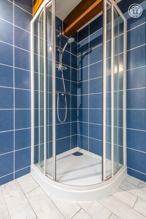 Shower, towels