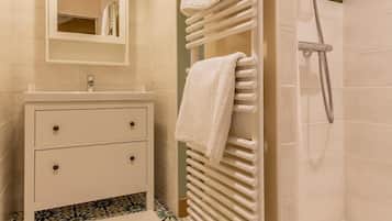 Douche, serviettes fournies