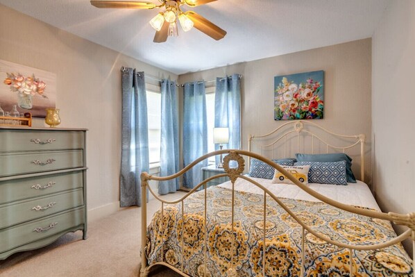 3 bedrooms, desk, iron/ironing board, travel cot