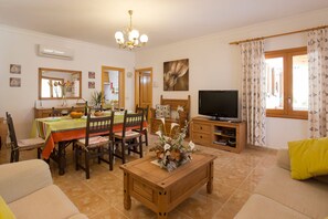 Peis, DVD-spiller og bordtennis