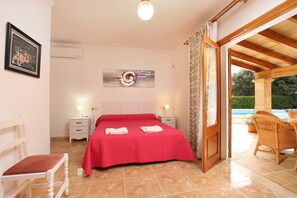 3 bedrooms, in-room safe, iron/ironing board, travel cot - Delightful three bedroom villa with heated pool (Pollensa / Pollença)