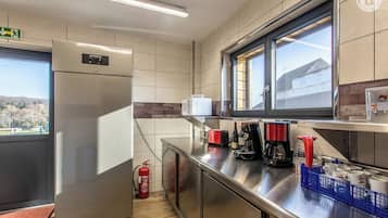 Micro-ondes, four, lave-vaisselle
