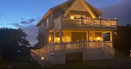 Cozy Beach House 4BR, Hot tub, Pets OK
