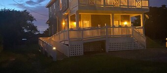 Cozy Beach House 4BR, Hot tub, Pets OK