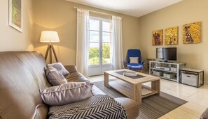 TV, DVD player - La Grozelière - Demigny (DEMIGNY)