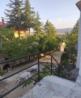Quarto triplo família, vista para o lago | Terraço/pátio