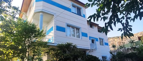 Façana frontal de l'allotjament