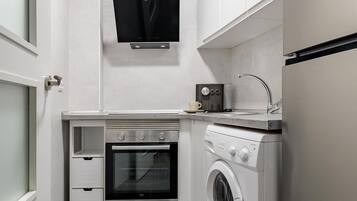 Refrigerador, horno, cafetera y tetera y tostadora