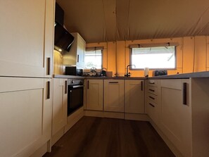 Shared kitchen - Robin Hood Safari Tent (Tenby)
