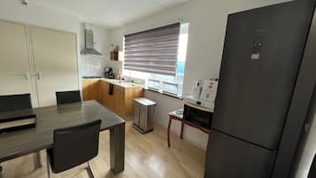 Superior-Apartment | Eigene Küche | Großer Kühlschrank, Wasserkocher mit Kaffee-/Teezubehör, Wasserkocher