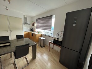 Superior Apartment | Private kitchen | Full-sized fridge, coffee/tea maker, electric kettle - Zaanse Schans Apartments (Wormer)