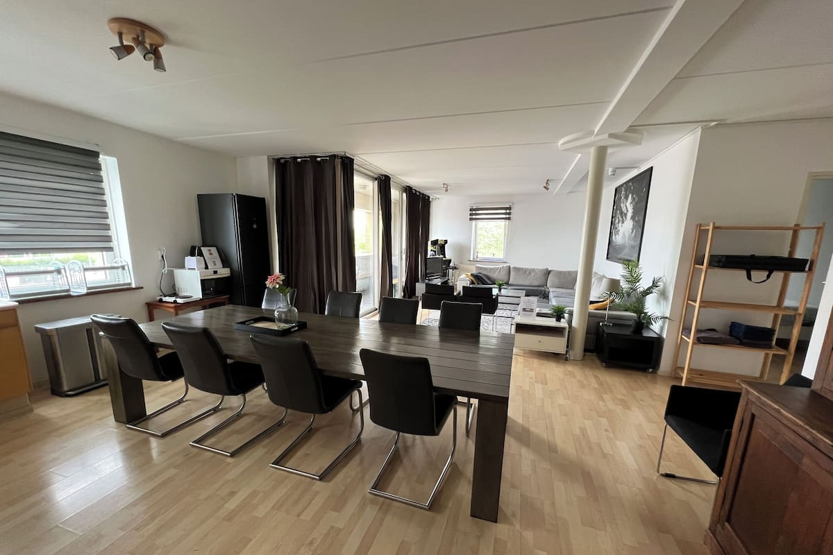 Superior Apartment | Living area | 41-inch flat-screen TV with digital channels, TV, Netflix