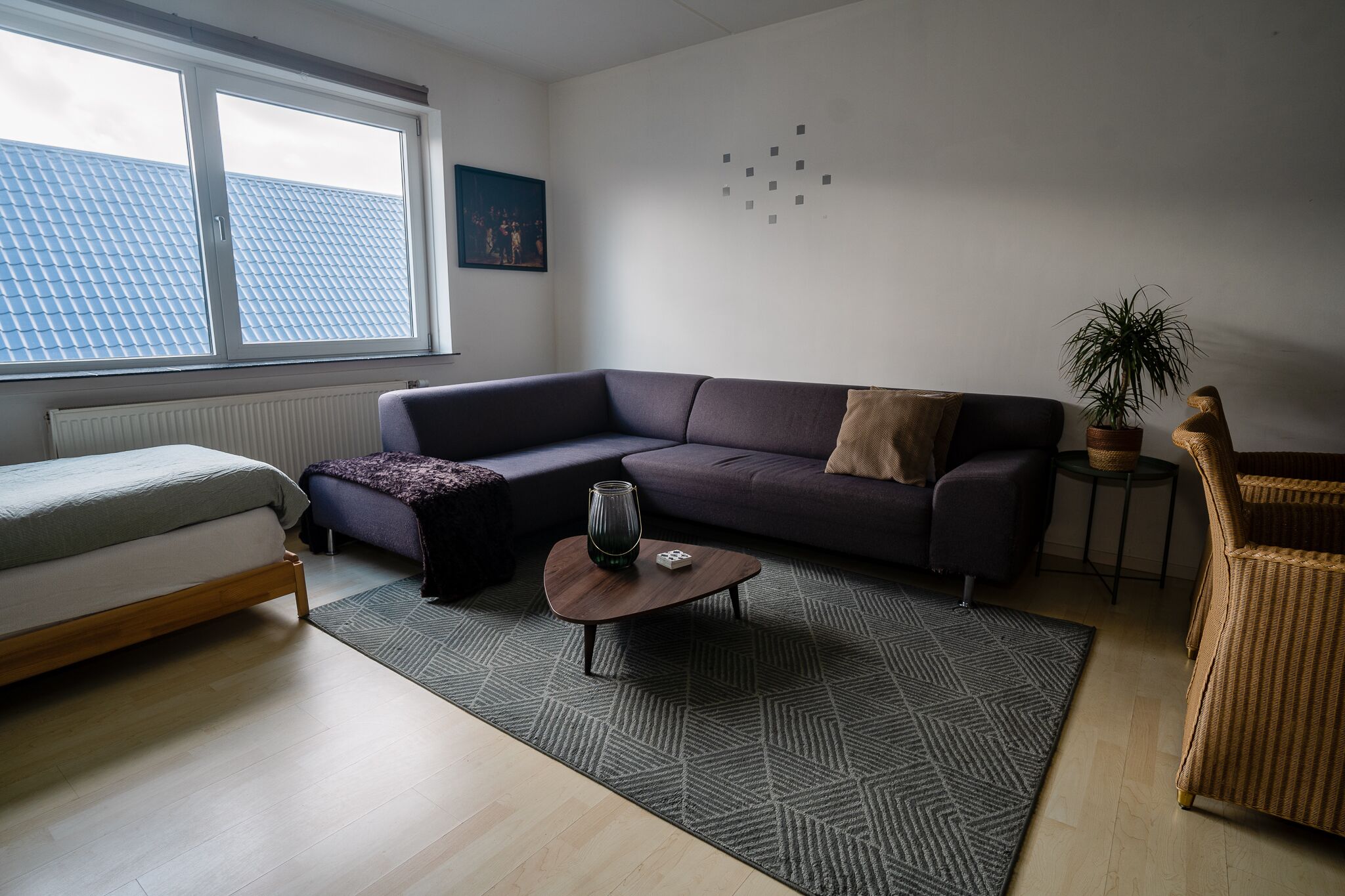 Eenvoudig appartement | Individueel gedecoreerd, individueel gemeubileerd, een bureau