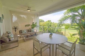 Outdoor dining - Stylish resort penthouse with amazing views (Punta Cana)